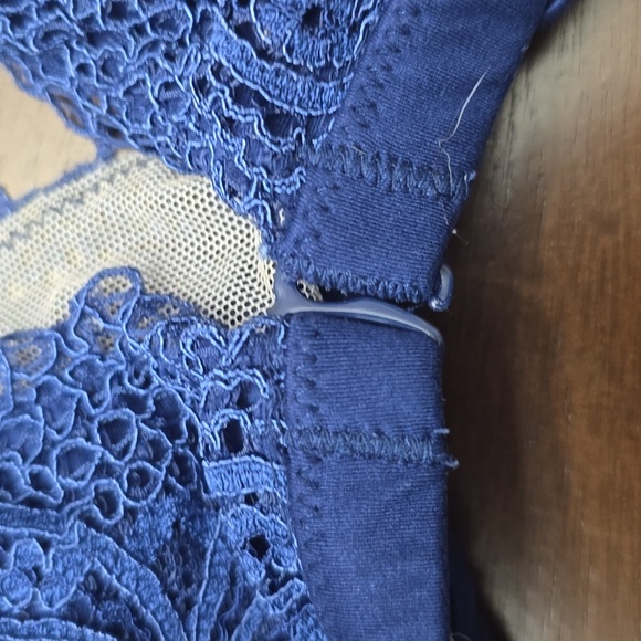 VICTORIA'S SECRET Navy Blue Lace Bralette Sz M Front Closure - Picture 4 of 4